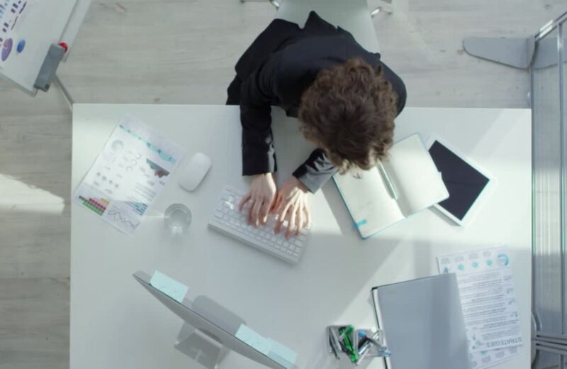 Personalizovan, prijatan radni prostor podstiče fokus, motivaciju i produktivnost bez velikih promena.