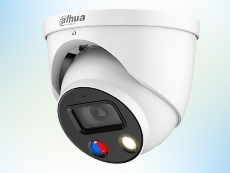 Model kamere Dahua TiOC 2.0 8MP Turret na plavo beloj pozadini