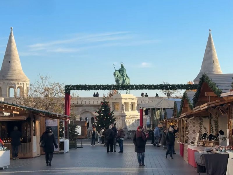 prikaz centralnog trga u Budimpešti u toku adventa