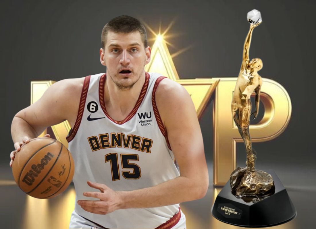 mvp logo, jokić sa loptom i nagrada mvp