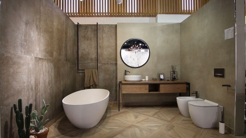 Moderno kupatilo sa pažljivo usklađenim detaljima i dobro organizovanim prostorom