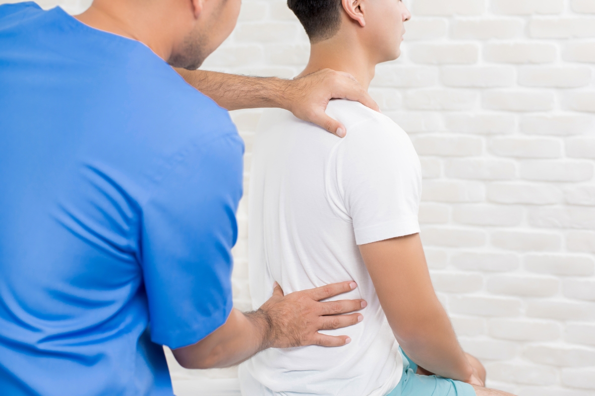 prikaz fizioterapeuta sa pacijentom