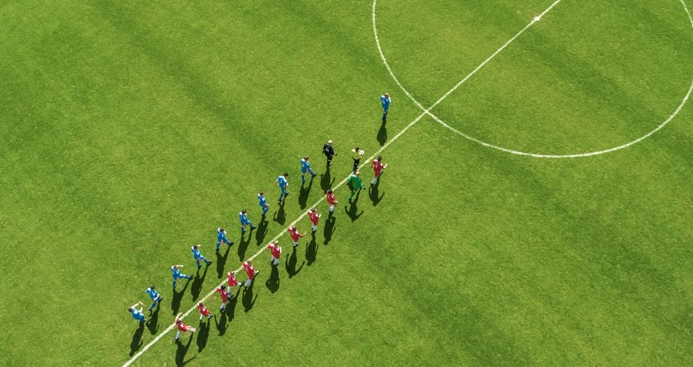 Fudbaleri izlaze na teren pred početak važne utakmice u završnici sezone