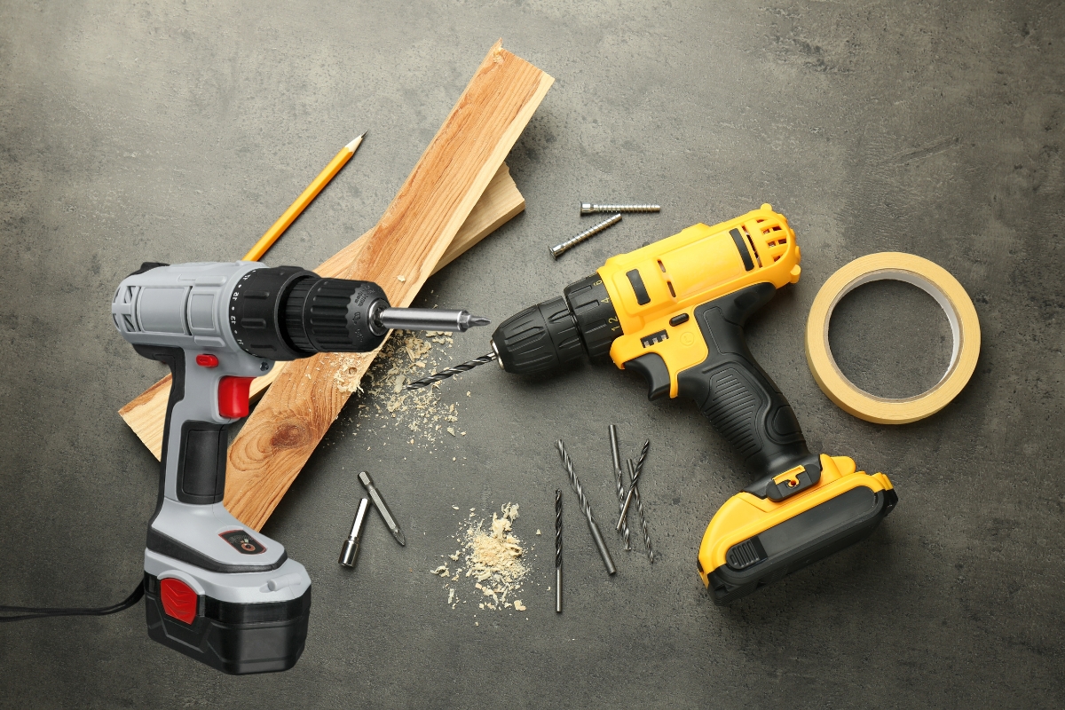 prikaz električne i aku bušilice