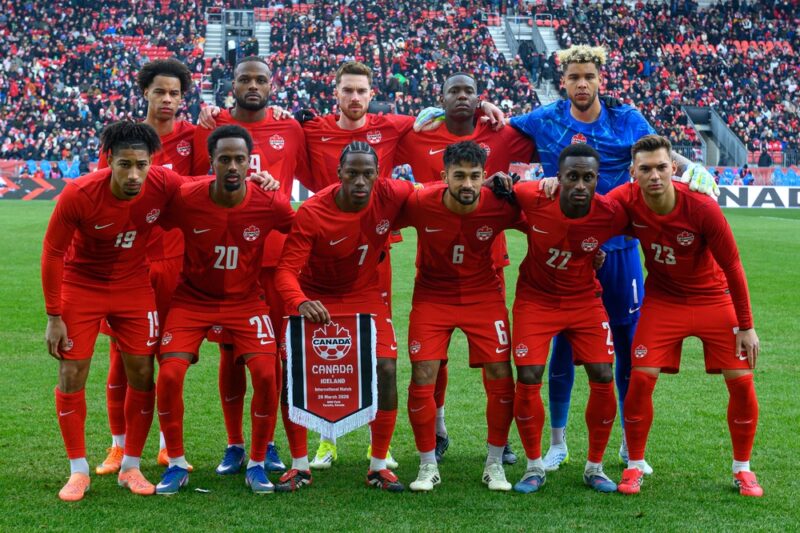 Fudbaleri reprezentacije Kanade slave na stadionu tokom utakmice Svetskog prvenstva 2026 pred domaćom publikom