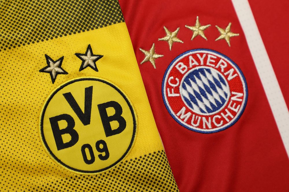 Grbovi Borusije Dortmund i Bajerna iz Minhena na fudbalskim dresovima.