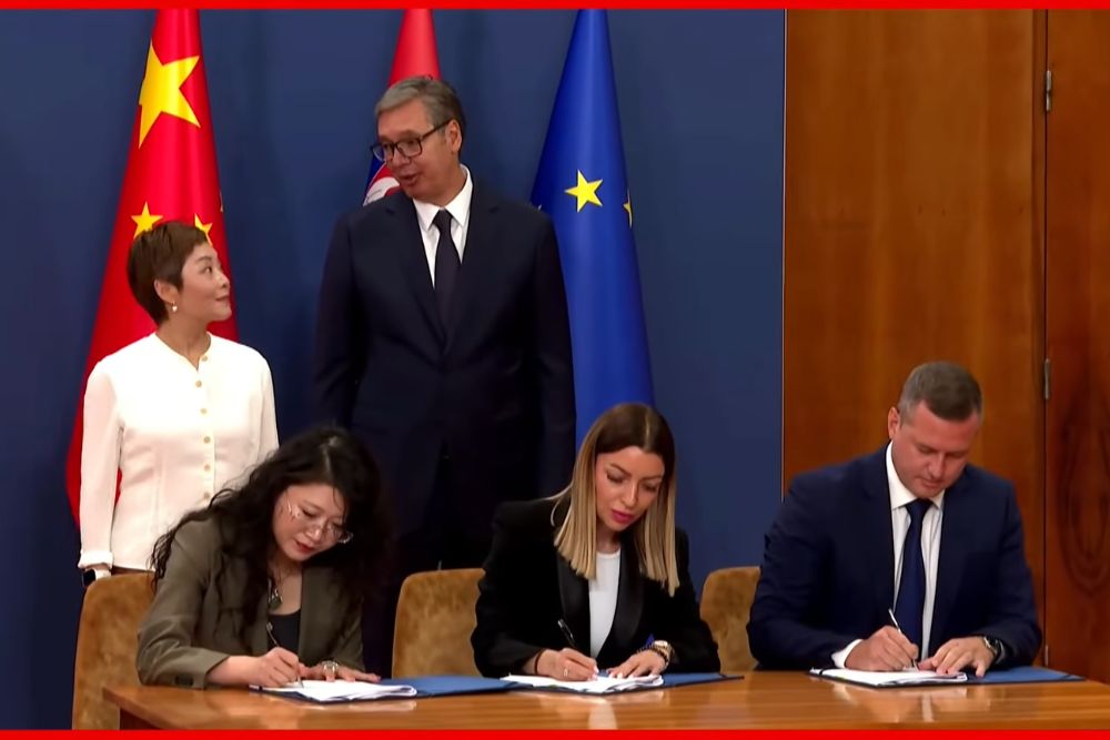 Predstavnici Srbije, opštine Inđija i kineske kompanije potpisuju sporazum o investiciji vrednoj 100,5 miliona evra.